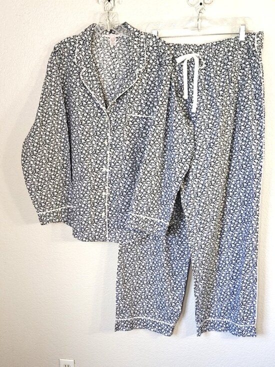 Victoria's Secret Other - Victoria's Secret Size Large Long Cotton Pajama Set Black & White Ditsy Floral